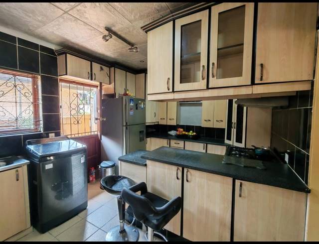 5 BEDROOM HOUSE FOR SALE IN BROOKDALE